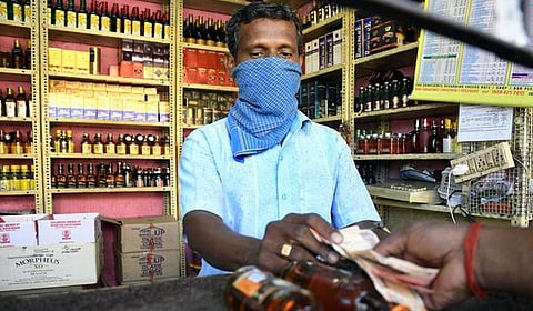 மதுபானக் கடைகள் குறைக்கப்படுவது எப்போது?
