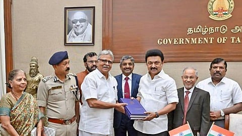 காவலர் நலன் - பொதுமக்கள் நல்லுறவை மேம்படுத்துவது எப்படி? 1,200 பக்க அறிக்கை சமர்ப்பித்த காவல் ஆணையம்