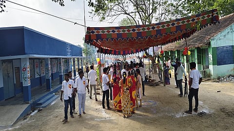 விக்கிரவாண்டி அருகே கயத்தூர் கிராமத்தில் தவெக சார்பில் சமத்துவ பொங்கல் கொண்டாடப்பட்டது.