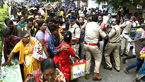 திருப்பதியில் கடும் கூட்ட நெரிசல்: சேலம் பெண் உட்பட 6 பேர் உயிரிழப்பு