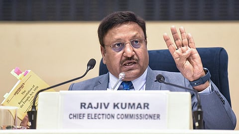 டெல்லியில் நலத்திட்டங்கள் அறிவிக்க கூடாது: மத்திய அரசுக்கு தேர்தல் ஆணையம் உத்தரவு