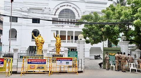 அதிமுக நிர்வாகி கட்சியிலிருந்து நீக்கம்
