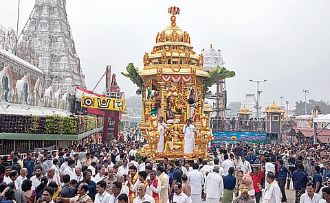 திருப்பதி ஏழுமலையான் கோயிலில் சொர்க்க வாசல் திறப்பு: நெரிசலில் காயமடைந்த பக்தர்களுக்கு சிறப்பு தரிசன ஏற்பாடு