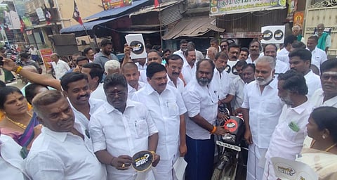 “திமுக அரசால்தான் மதுரை - தூத்துக்குடி ரயில் பாதை திட்டம் ரத்து” - ஆர்.பி.உதயகுமார் சாடல்