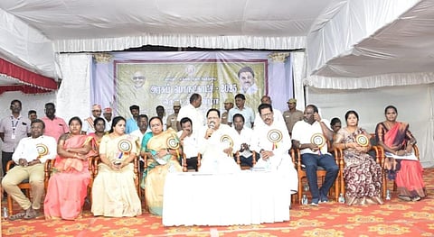 வேலூர் மாங்காய் மண்டி அருகே அரசு பொருட்காட்சியை தமிழக நீர்வளத்துறை அமைச்சர் துரைமுருகன் தொடங்கி வைத்து பேசினார்.