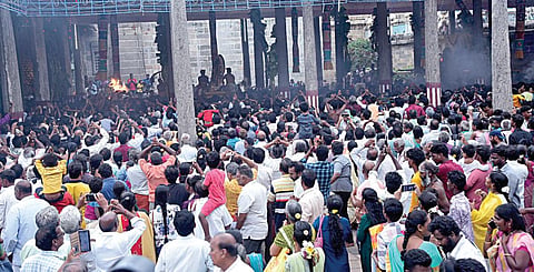 சிதம்பரம் நடராஜர் கோயிலில் ஆருத்ரா தரிசன நிகழ்வைக் காண கூடிய பெருங்கூட்டத்தின் ஒரு பகுதி.
