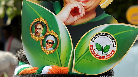 பழனிசாமிக்கு இரட்டை இலை சின்னம் வழங்கக்கூடாது: பெங்களூரு புகழேந்தி பதில் மனு