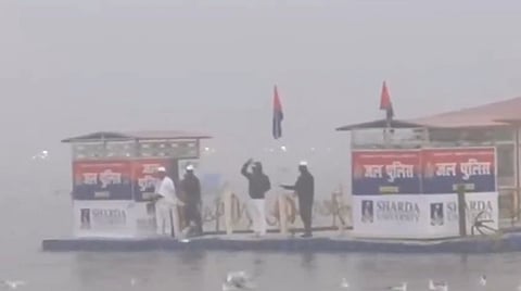 மகாகும்பமேளா பக்தர்களுக்கு உதவ மிதவை போலீஸ் நிலையம்