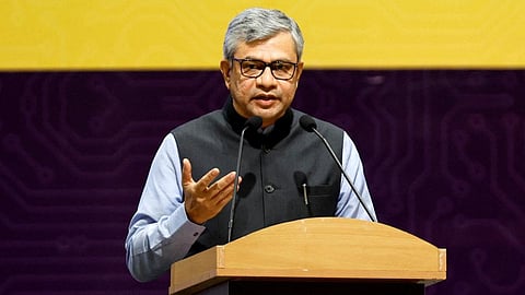 மதுரை - தூத்துக்குடி ரயில்வே திட்டத்துக்கு நிலம் தொடர்பான பிரச்சினை எதுவும் இல்லை: ரயில்வே அமைச்சர் விளக்கம்