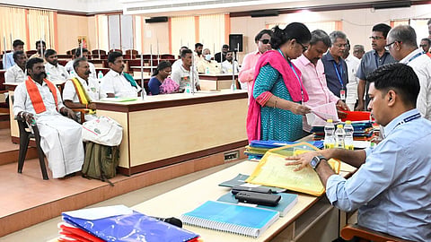 ஈரோடு கிழக்கு தொகுதி இடைத்தேர்தல்: திமுக, நாதக வேட்பாளர் உட்பட 55 பேரின் மனுக்கள் ஏற்பு