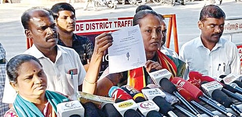 ஈரோடு கிழக்கு தொகுதி இடைத்தேர்தலில் போட்டியிடும் நாம் தமிழர் கட்சியின் வேட்பாளர் சீதாலட்சுமி தனக்கு மைக் சின்னம் ஒதுக்கீடு செய்யப்பட்டுள்ளதாக தெரிவித்தார்.