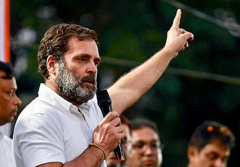 காவிக்கு போட்டியா வெள்ளை ஆடை?