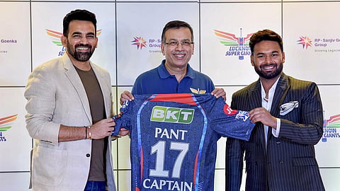 கொல்கத்தாவில் நடந்த நிகழ்வில் ஜாகீர் கான், சஞ்சீவ் கோயங்கா மற்றும் ரிஷப் பந்த்.
