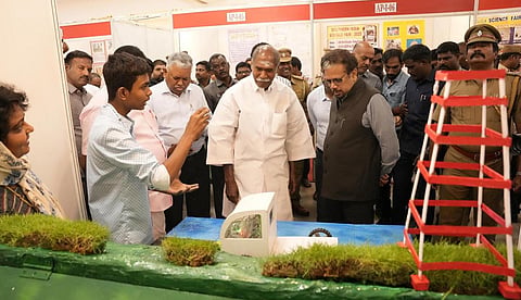 ஸ்மார்ட் ஹெல்மெட், குறைந்த விலை வெண்டிலேட்டர் - புதுச்சேரி கண்காட்சியில் கவனம் ஈர்ப்பு
