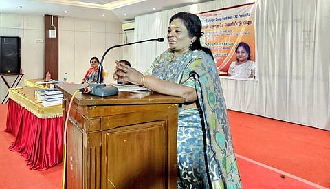 “மாட்டுக்கறி சாப்பிடுகின்றனர்; ஆனால், கோமியம் என்றால் எதிர்க்கின்றனர்” - தமிழிசை ஆதங்கம்