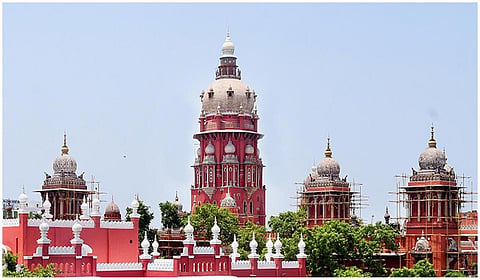ரவுடி பாம் சரவணனுக்கு தனியார் மருத்துவமனையில் சிகிச்சை அளிக்க கோரி மனைவி வழக்கு