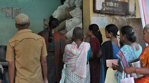 அரிசி வழங்காததால் புதுச்சேரி குடும்ப அட்டைதாரர்களின் வங்கிக் கணக்கில் பணம்!
