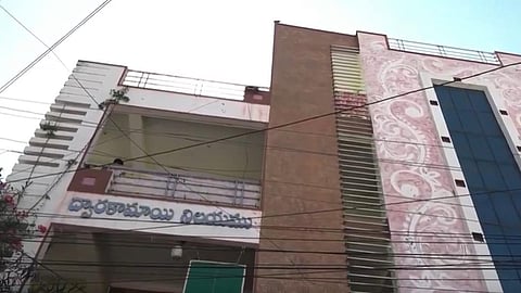 மனைவியை கொன்று உடல் பாகங்களை சமைத்து ஏரியில் வீசிய நபர் - ஹைதராபாத் அதிர்ச்சி