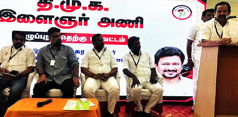 விழுப்புரத்தில் தெற்கு மாவட்ட இளைஞரணி ஆலோசனைக் கூட்டத்தில் அமைச்சர் பொன்முடி.