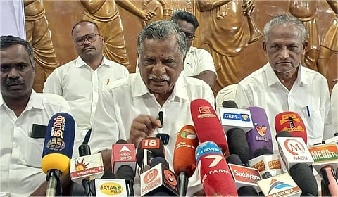 தருமபுரியில் இந்திய கம்யூனிஸ்ட் கட்சியின் மாநில செயலாளர் முத்தரசன் செய்தியாளர்களைச் சந்தித்தார்.