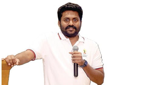 “சீசனுக்கு ஏற்ப இடத்தை மாற்றும் சர்க்கஸ் கூடாரம் சீமான்!” - விளாசுகிறார் திமுக மாணவரணித் தலைவர் ராஜீவ்காந்தி