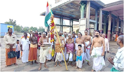 சிதம்பரம் நடராஜர் கோயில், லால்பேட்டை பள்ளிவாசலில் தேசியக் கொடி ஏற்றம்