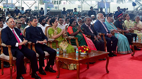 ஆளுநர் தேநீர் விருந்தில் அதிமுக, பாஜக, தேமுதிக பங்கேற்பு