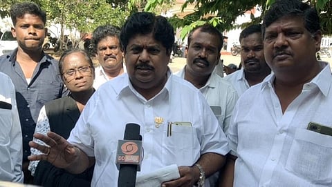 பென்னாகரம் நீதிமன்றத்திற்கு வந்த பாஜக மாநில துணைத் தலைவர் கே.பி.ராமலிங்கம்.