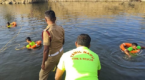 பாறைக் குழியில் துணி துவைக்க சென்ற தாய், 2 மகள்கள் நீரில் மூழ்கி உயிரிழப்பு - திருப்பூர் அருகே சோகம்