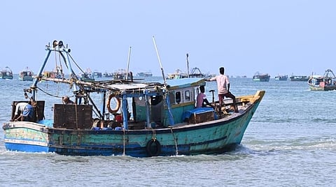 மீனவர்களின் வாழ்வாதாரம் பாதிப்பதை தடுக்க கமிட்டி அமைக்க மீனவர் சங்கங்கள் முடிவு