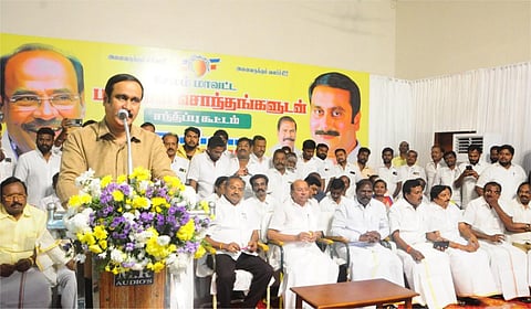 சேலம் மாவட்ட பாமக-வினர் சந்திப்புக் கூட்டத்தில் அக்கட்சியின் தலைவர் அன்புமணி ராமதாஸ் உரையாற்றினார் | படம் எஸ்.குரு பிரசாத்