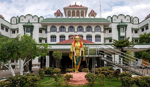 சமையல் உதவியாளர் பணிக்கு மாற்றுத் திறனாளிகள் விண்ணப்பிக்க தடையில்லை: உயர் நீதிமன்றம்