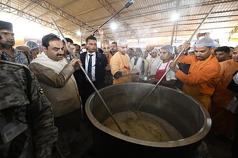 உத்தர பிரதேச மகா கும்பமேளாவில் தன்னார்வ சேவையில் அதானி குழுமத்தின் 5,000 ஊழியர்கள்