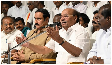தொடக்கக் கல்வி ஆசிரியர்களின் 15 அம்சக் கோரிக்கைகளை உடனடியாக நிறைவேற்ற ராமதாஸ் கோரிக்கை