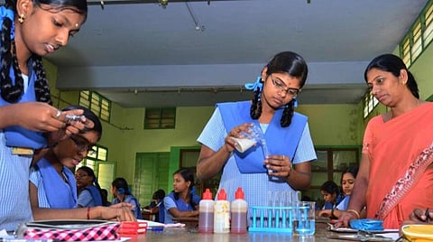 பத்தாம் வகுப்புக்கான செய்முறை தேர்வு: தேர்வுத்துறை வழிகாட்டுதல்கள் வெளியீடு