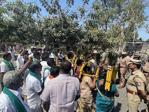பழநியில் இருந்து திருப்பரங்குன்றம் புறப்பட்ட பாஜக.வினர் 100 பேர் கைது