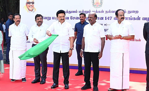 ரூ.31 கோடி மதிப்பிலான 147 அவசரகால ஊர்திகளின் சேவை: முதல்வர் ஸ்டாலின் கொடியசைத்து தொடங்கி வைத்தார்