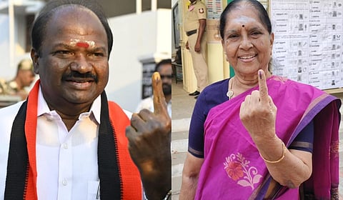 ஈரோடு கிழக்கு தொகுதி இடைத்தேர்தலில் வாக்களித்த திமுக வேட்பாளர் சந்திரகுமார் மற்றும் மொடக்குறிச்சி பாஜக எம்எல்ஏ சி.சரஸ்வதி | படங்கள்: எஸ்.குருபிரசாத்