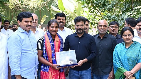 இந்திய கிரிக்கெட் வீராங்கனை திரிஷாவுக்கு ரூ.1 கோடி பரிசுத்தொகை