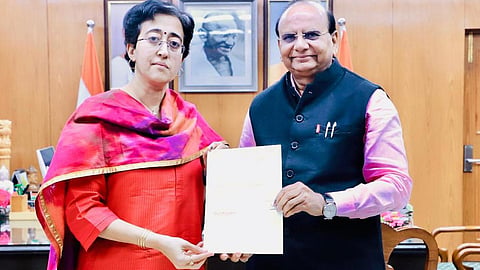 ஆம் ஆத்மி தோல்வியால் முதல்வர் ஆதிஷி ராஜினாமா: ஆளுநரை சந்தித்து கடிதம் கொடுத்தார்
