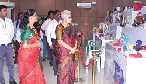 அஞ்சலக ஏற்றுமதி மையம் மூலம் வெளிநாடுகளுக்கு குறைந்தக் கட்டணத்தில் பார்சல் அனுப்பும் வசதி!