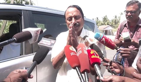 செய்தியாளர்களைச் சந்தித்த அதிமுக முன்னாள் அமைச்சர் செங்கோட்டையன்