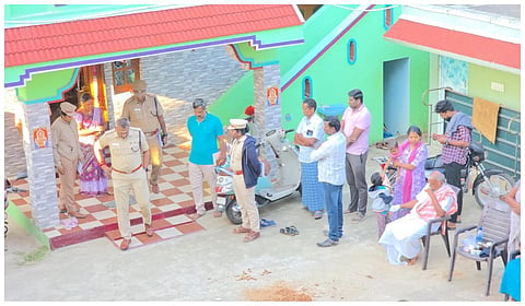 கிருஷ்ணகிரி: தம்பதியிடம் 22 பவுன் நகை, பணம் கொள்ளை; முகமூடி கொள்ளையர்களைப் பிடிக்க 4 தனிப்படைகள் அமைப்பு
