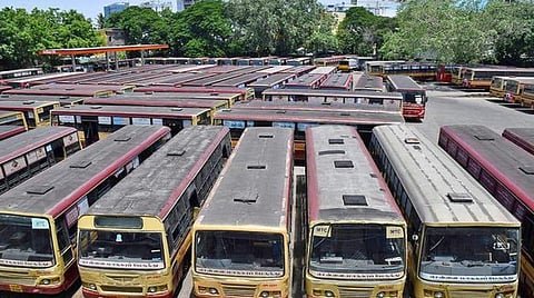 தமிழகம் முழுவதும் போக்குவரத்து தொழிலாளர்கள் ஆர்ப்பாட்டம்