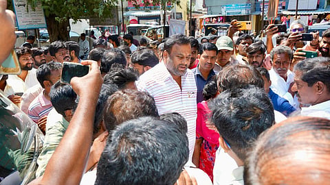 ஆந்திராவில் திருமணம் நிச்சயிக்கப்பட்ட பெண் மீது ஒருதலையாக காதலித்த இளைஞர் ஆசிட் வீச்சு