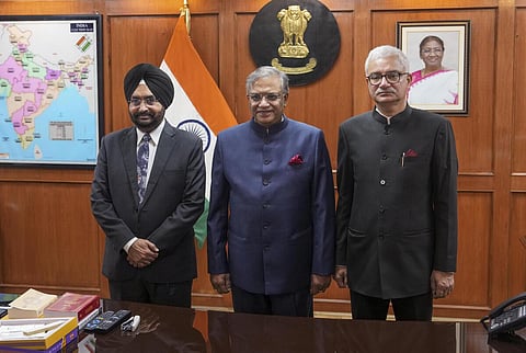 தலைமை தேர்தல் ஆணையராக ஞானேஷ் குமார், தேர்தல் ஆணையராக விவேக் ஜோஷி பொறுப்பேற்பு
