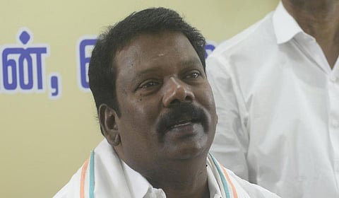 செல்வப்பெருந்தகையை மாற்ற வேண்டும்: டெல்லியில் மேலிட பொறுப்பாளரிடம் 25 மாவட்ட தலைவர்கள் புகார்