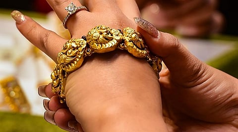 தங்கம் விலை பவுனுக்கு ரூ.360 குறைந்தது