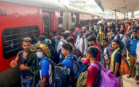 விரைவு ரயில்களில் முன்பதிவு இல்லாத பெட்டிகள் குறைக்கப்படவில்லை: தெற்கு ரயில்வே விளக்கம்