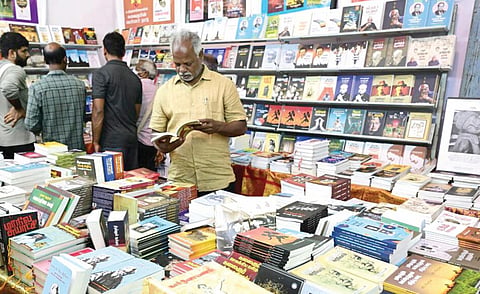மாவட்டப் புத்தகத் திருவிழா: உள்ளூர் எழுத்தாளருக்கான பரிவட்டம் அல்ல